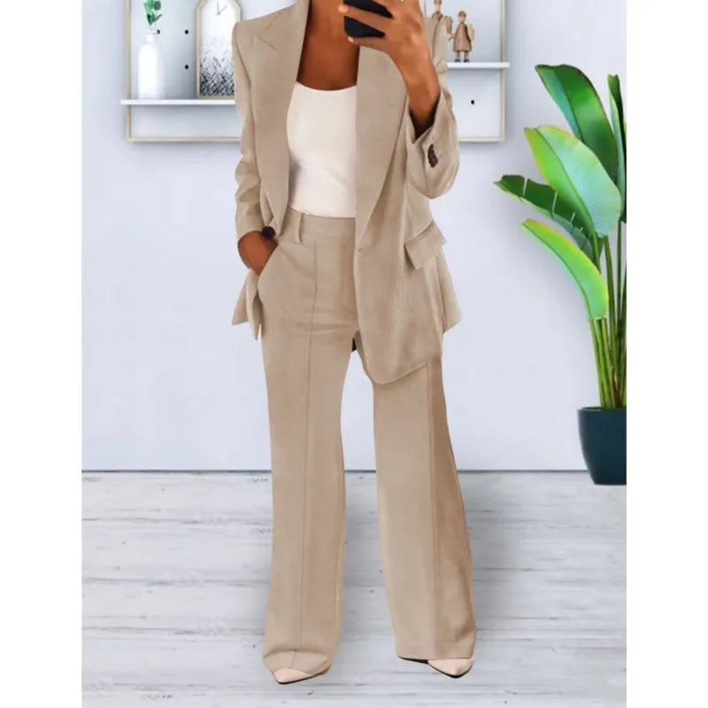 Beige two-piece blazer and trousers set, long sleeves, flap pockets, high-waist fit