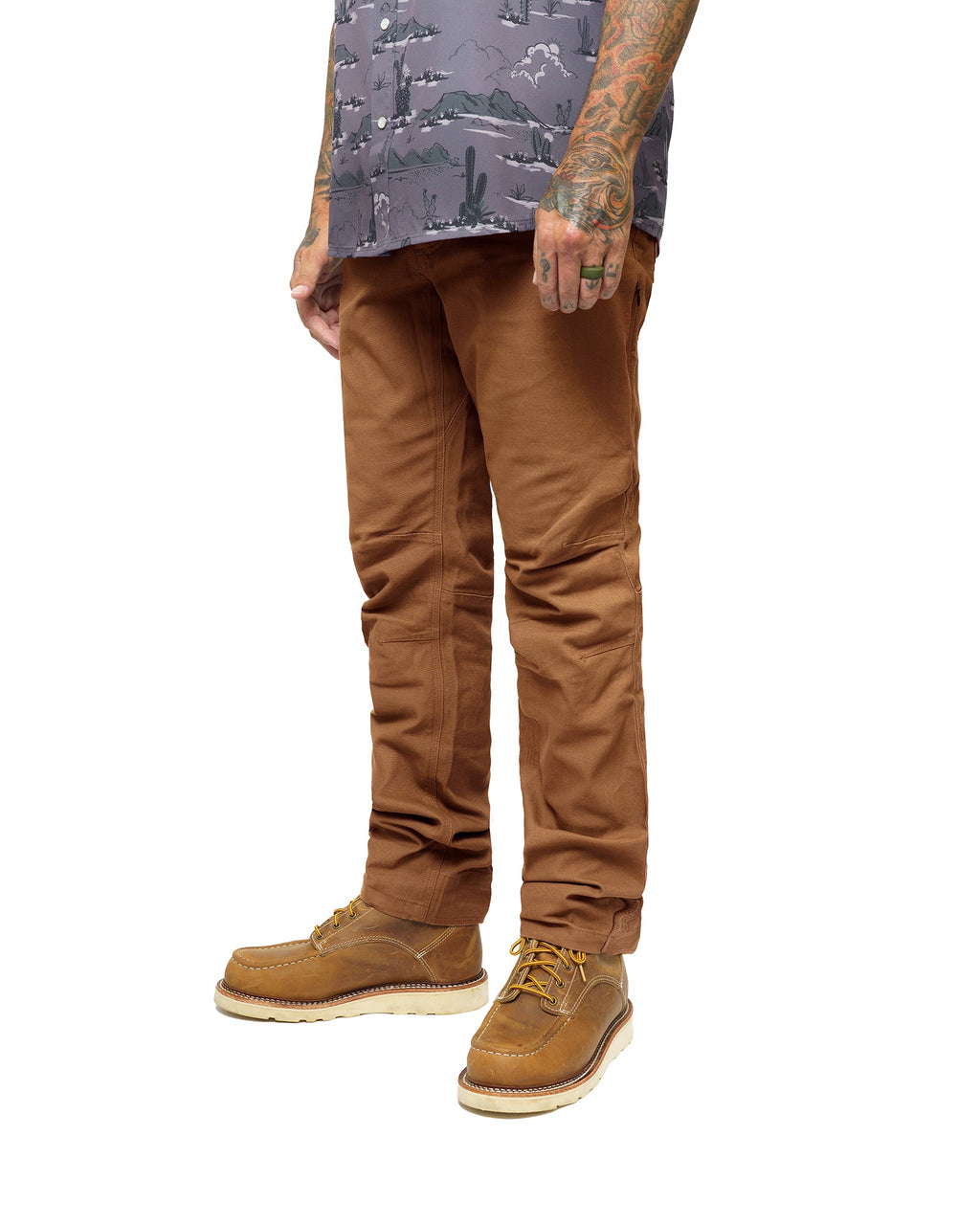 Standard-fit pants in TOB with straight legs, leg seams, and reinforced knee details