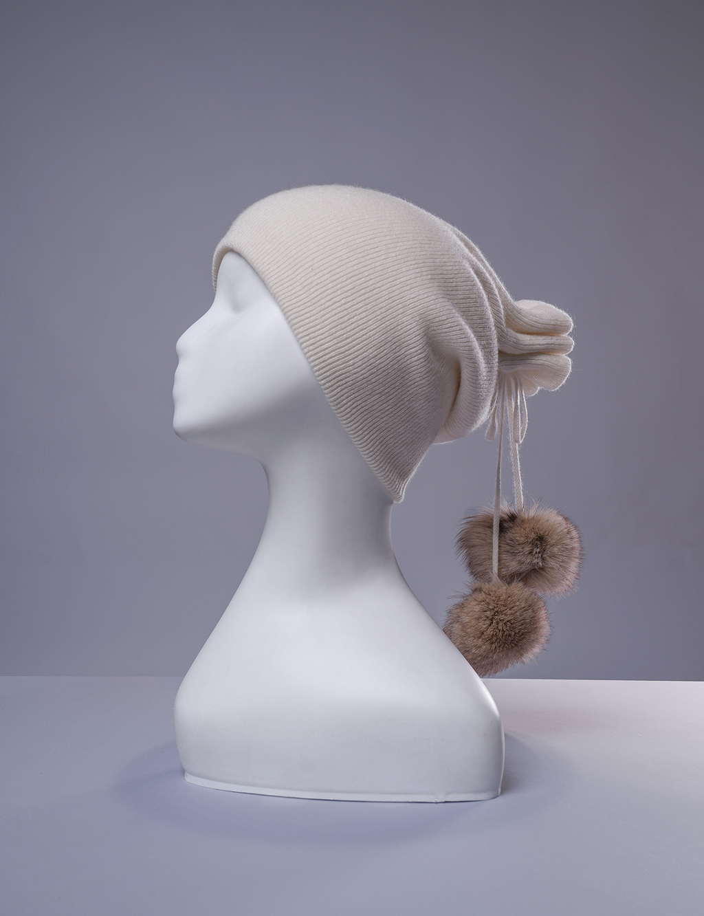 Winter white cashmere neck warmer and beanie with fur pom-pom