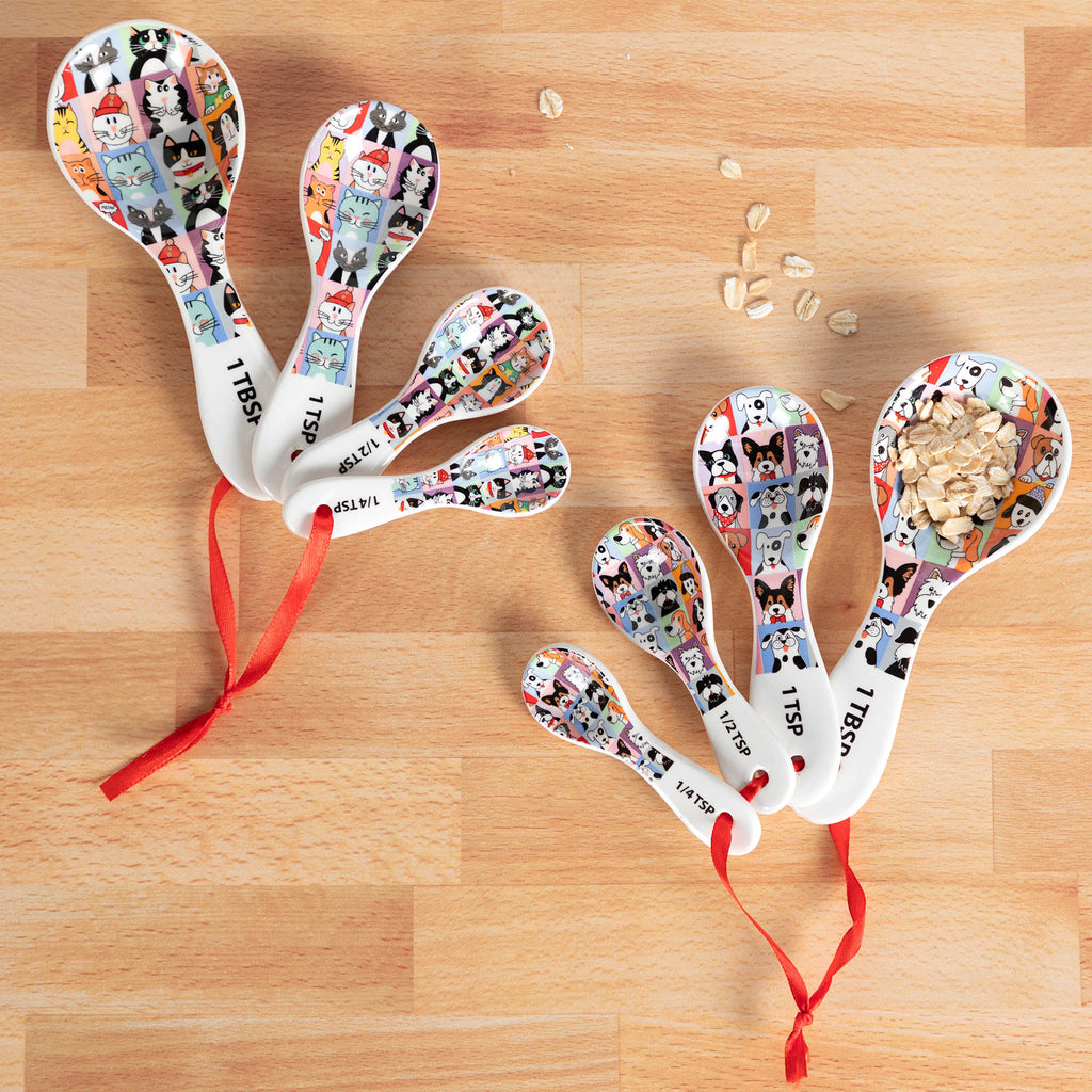 Cat-themed measuring spoons set, five pieces with red ribbons and size markings