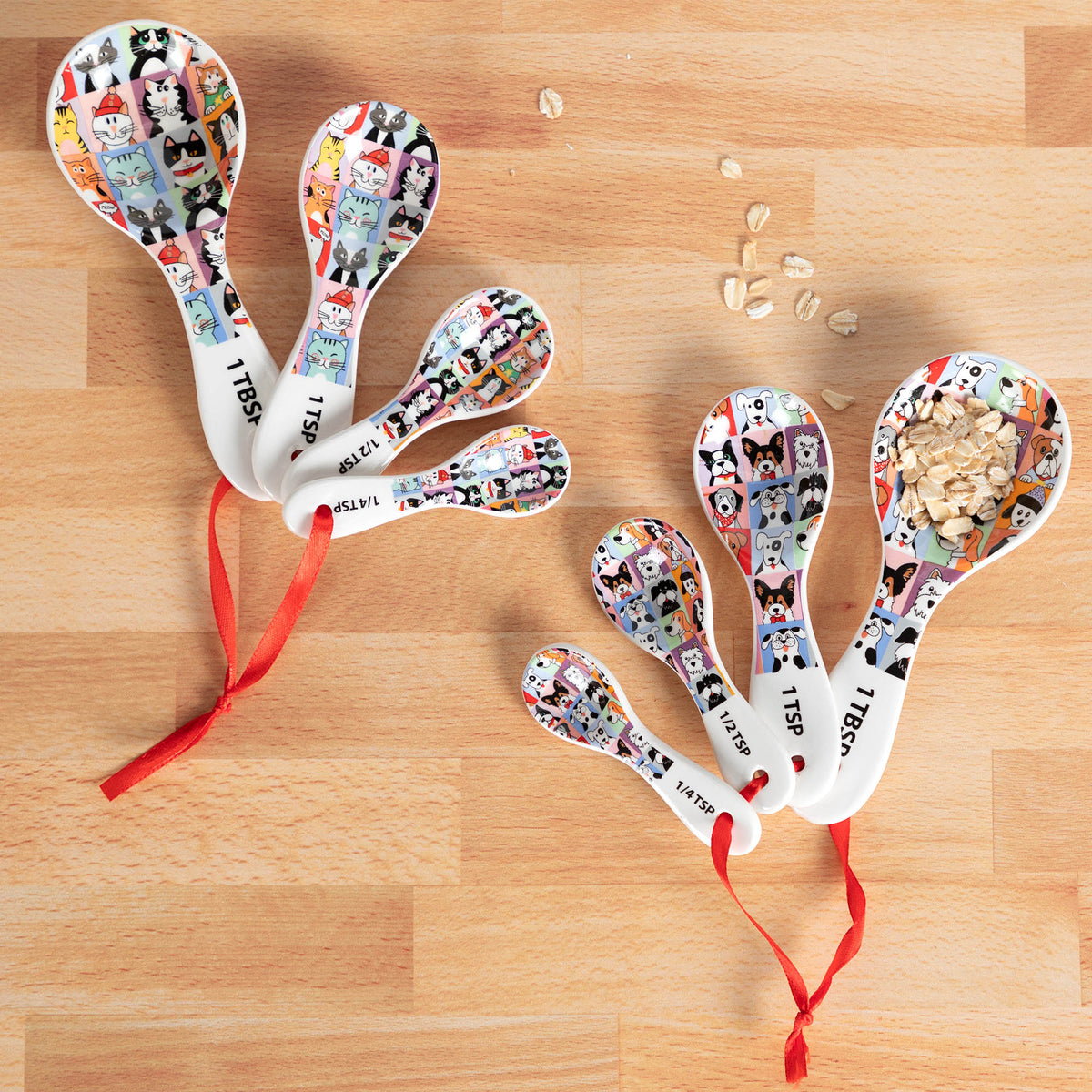 Cat-themed measuring spoons set, five pieces with red ribbons and size markings