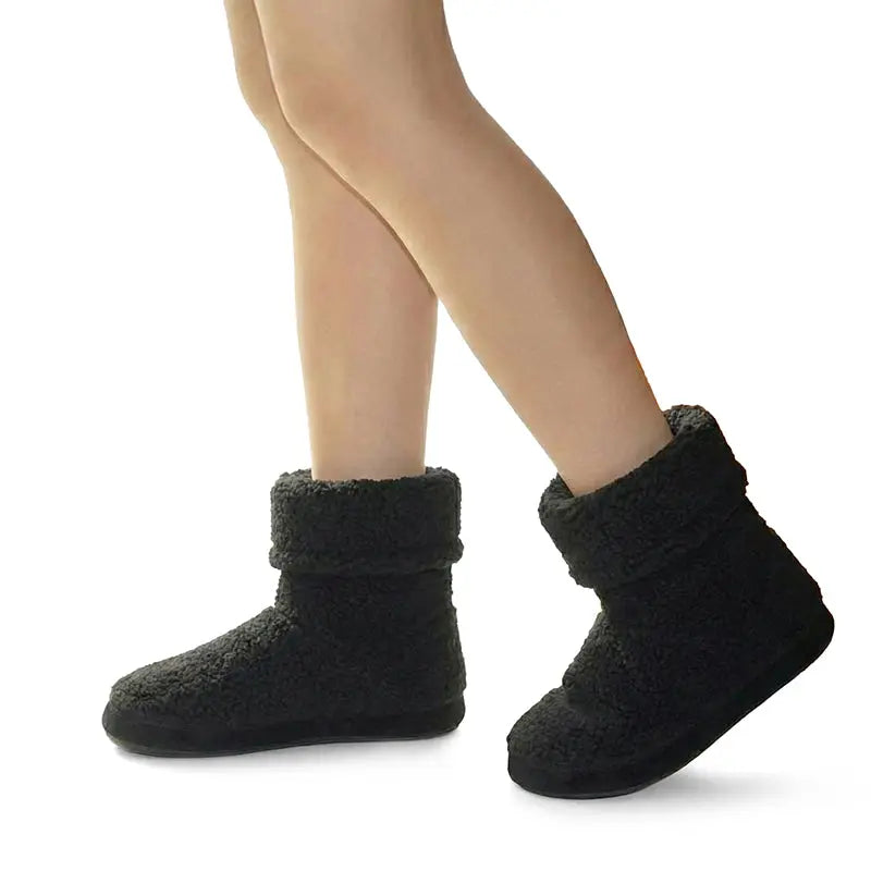 Men's black Polar Feet snugs on feet, berber fleece ankle booties with thick sole