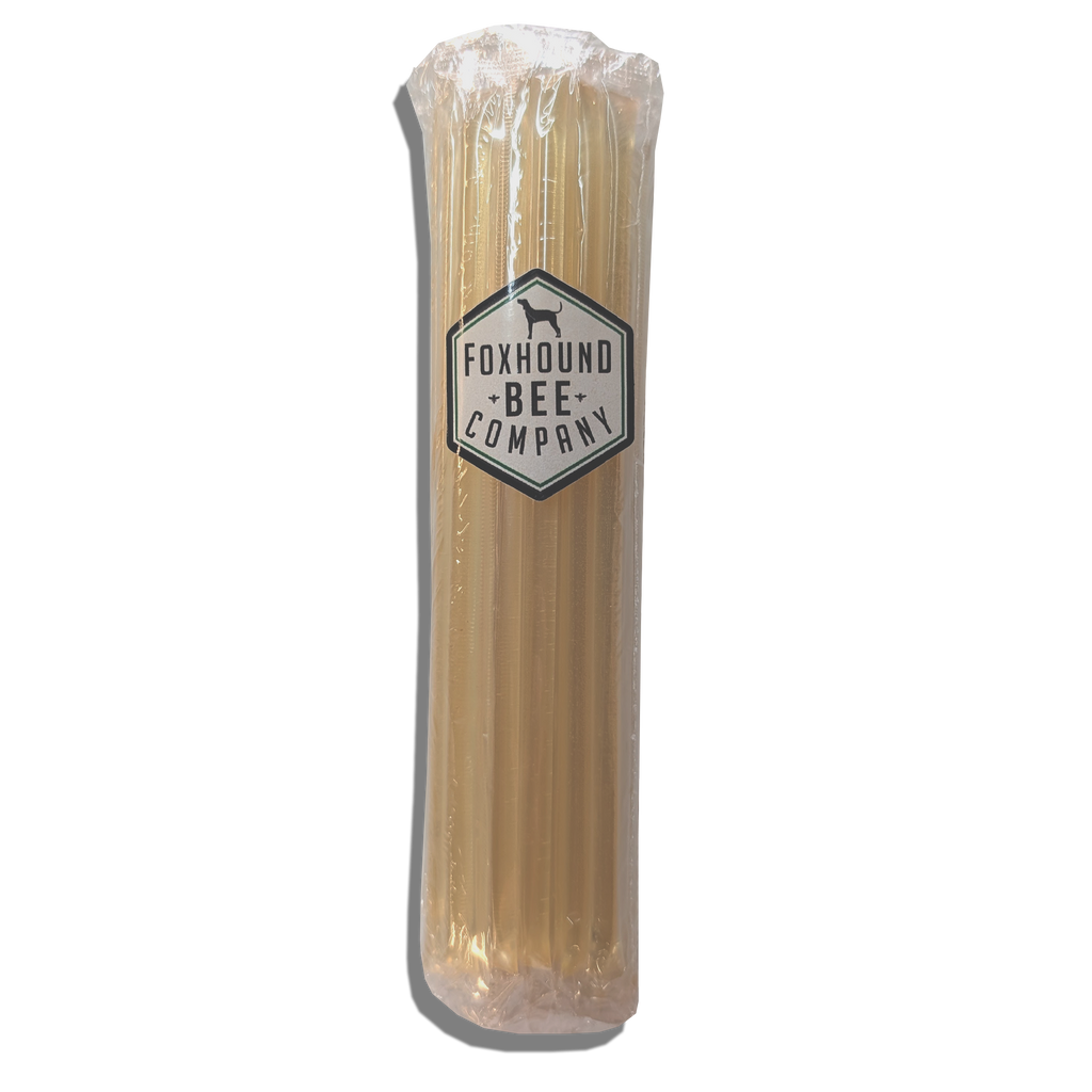 Single honey stick in light amber color, sealed in clear plastic