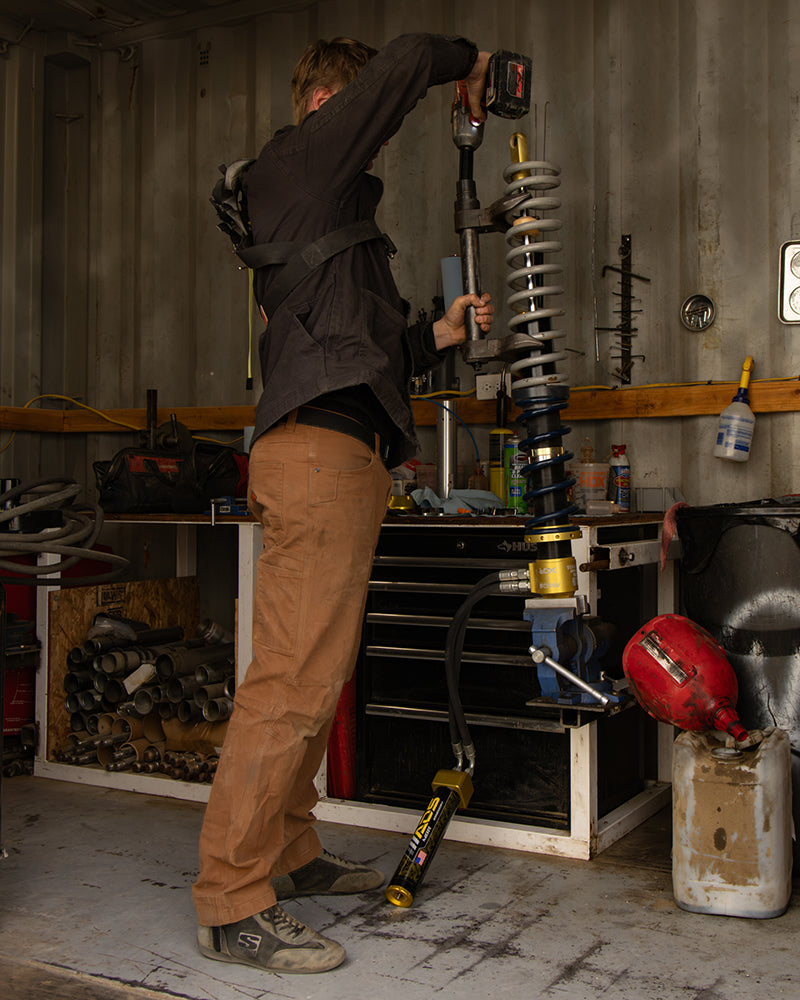 Standard-fit pants in TOB, full-length view with creased front and back pockets