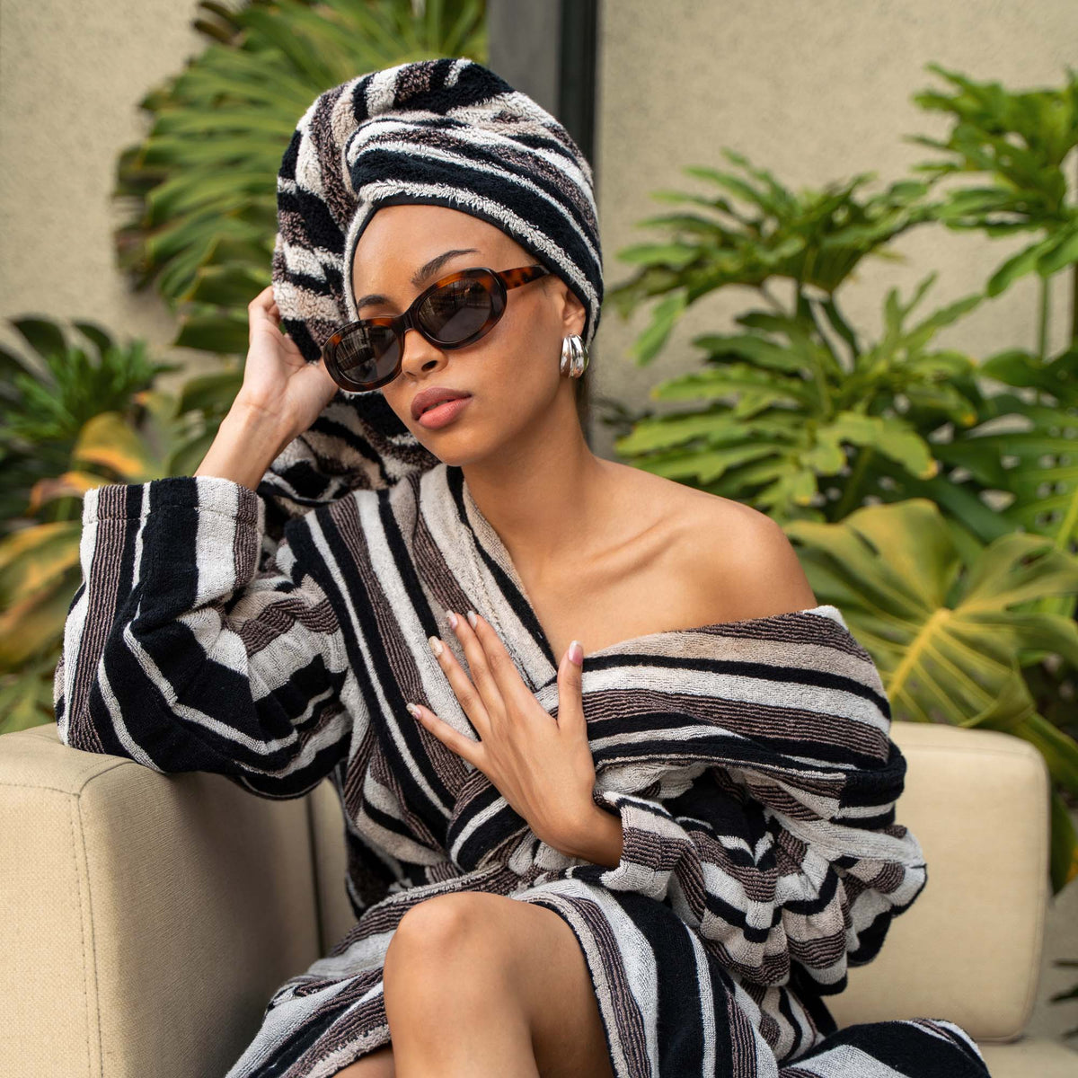 Unisex striped cotton bathrobe with hood and belt, thick black and white stripes