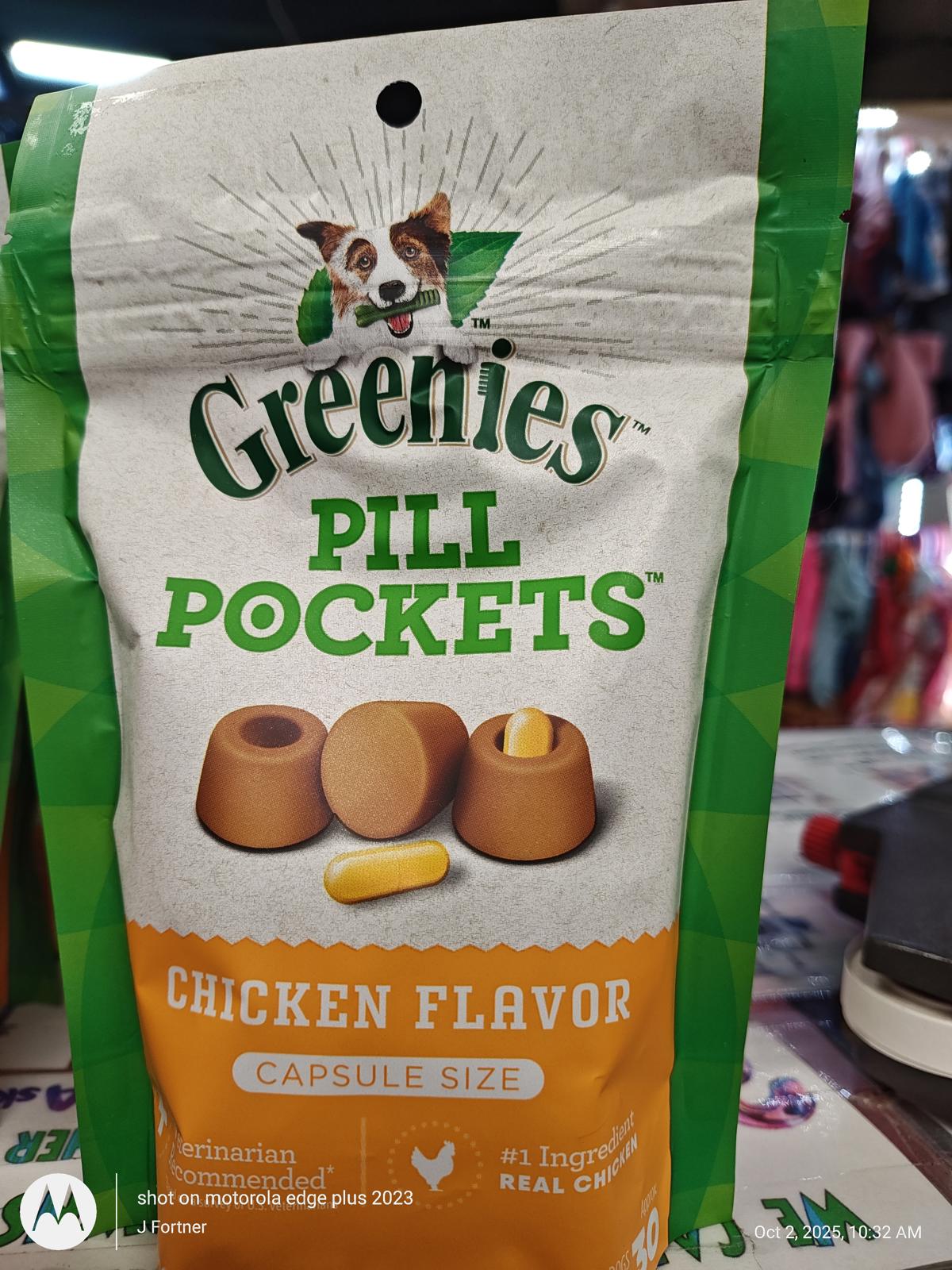 Greenies Pill Pockets chicken-flavor capsule treats bag with pill-shaped treats