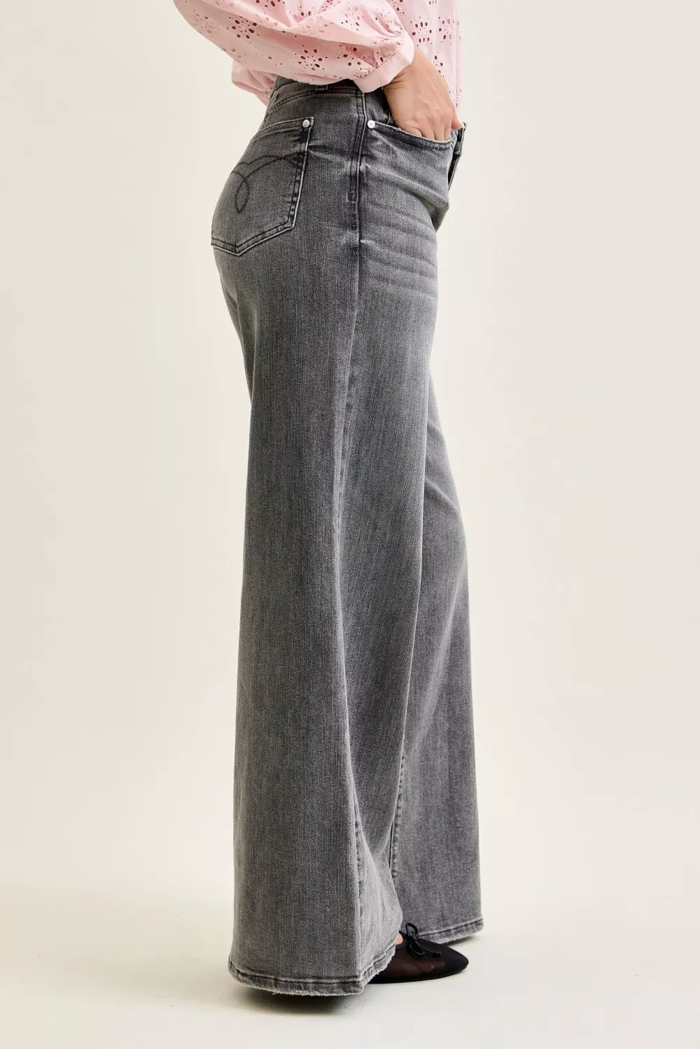 Mid-rise wide-leg gray denim jeans with back yoke seam detail