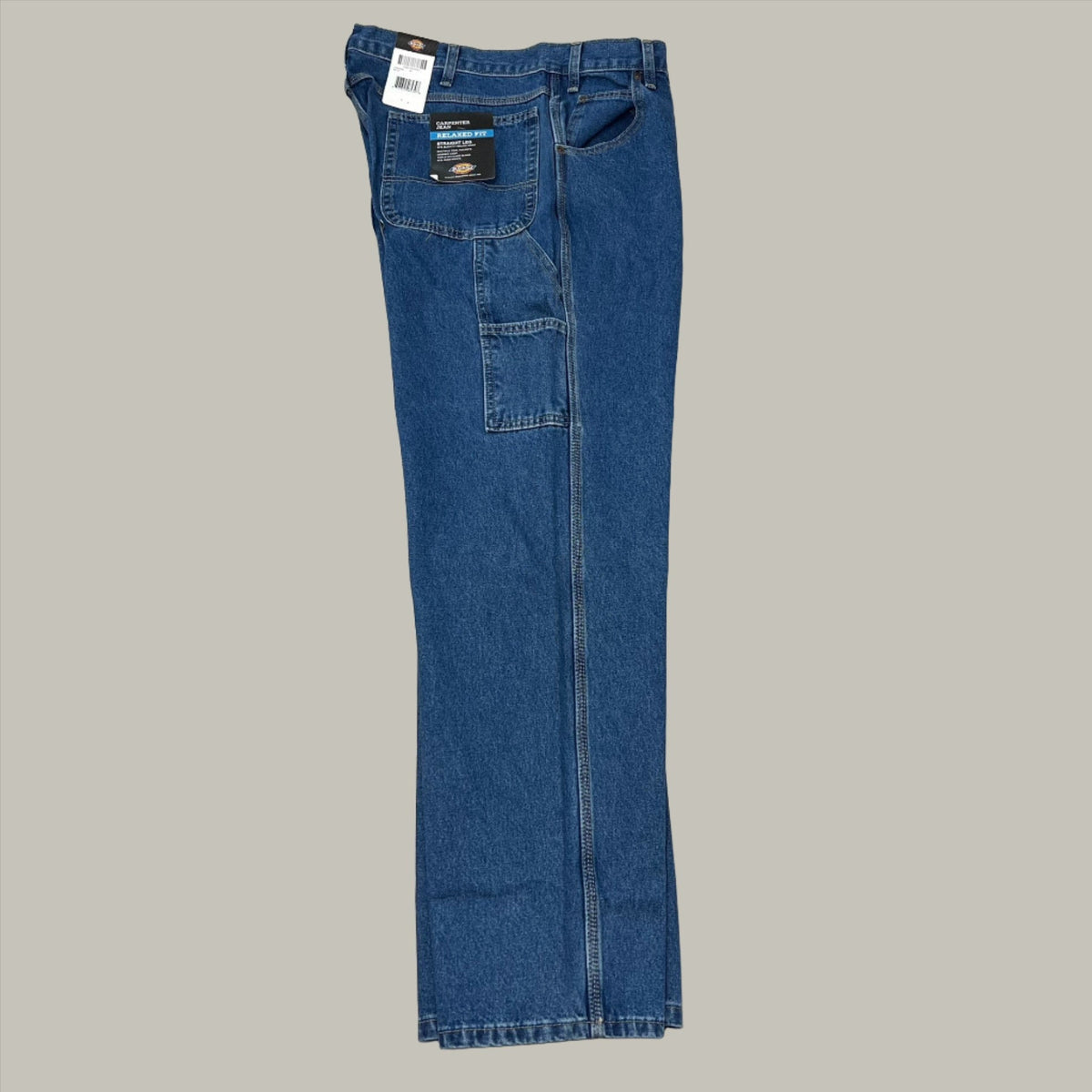 Relaxed fit carpenter jeans with straight leg in stonewashed indigo blue and side seams.