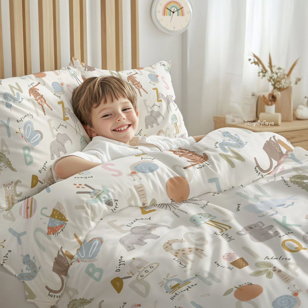 Duvet cover with white background and safari animals plus jungle icons