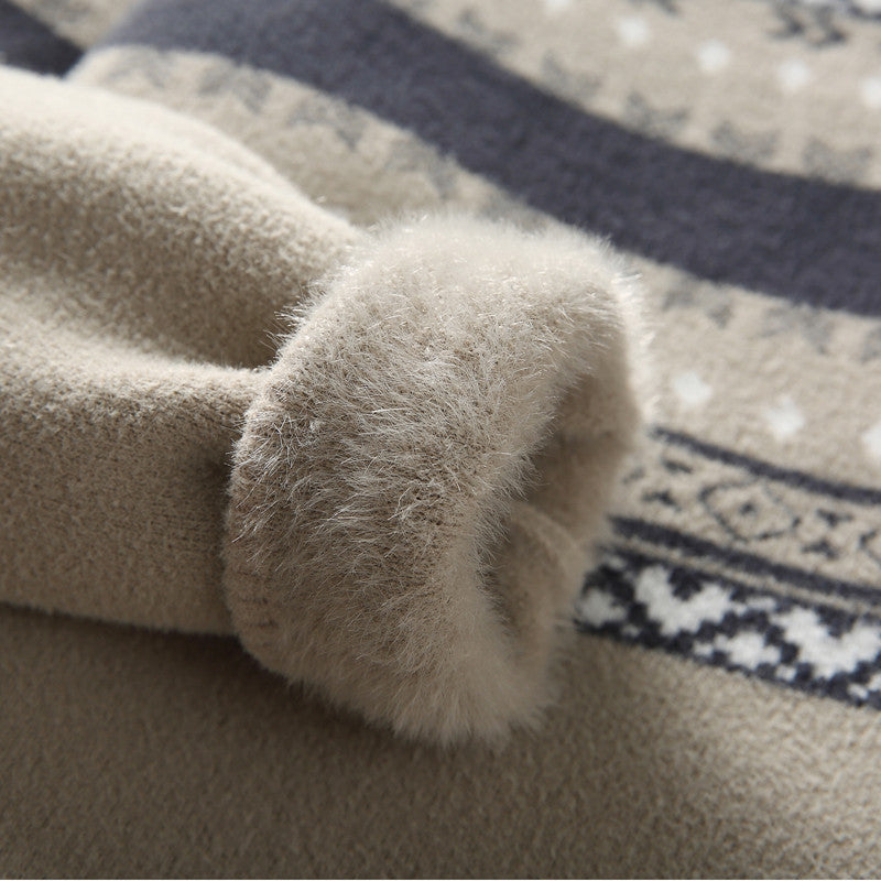 Light beige knit sweater sleeve cuff with patterned stripe band