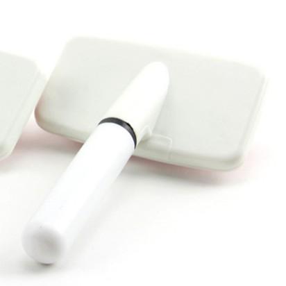 Beauty brush with white handle and rounded white base