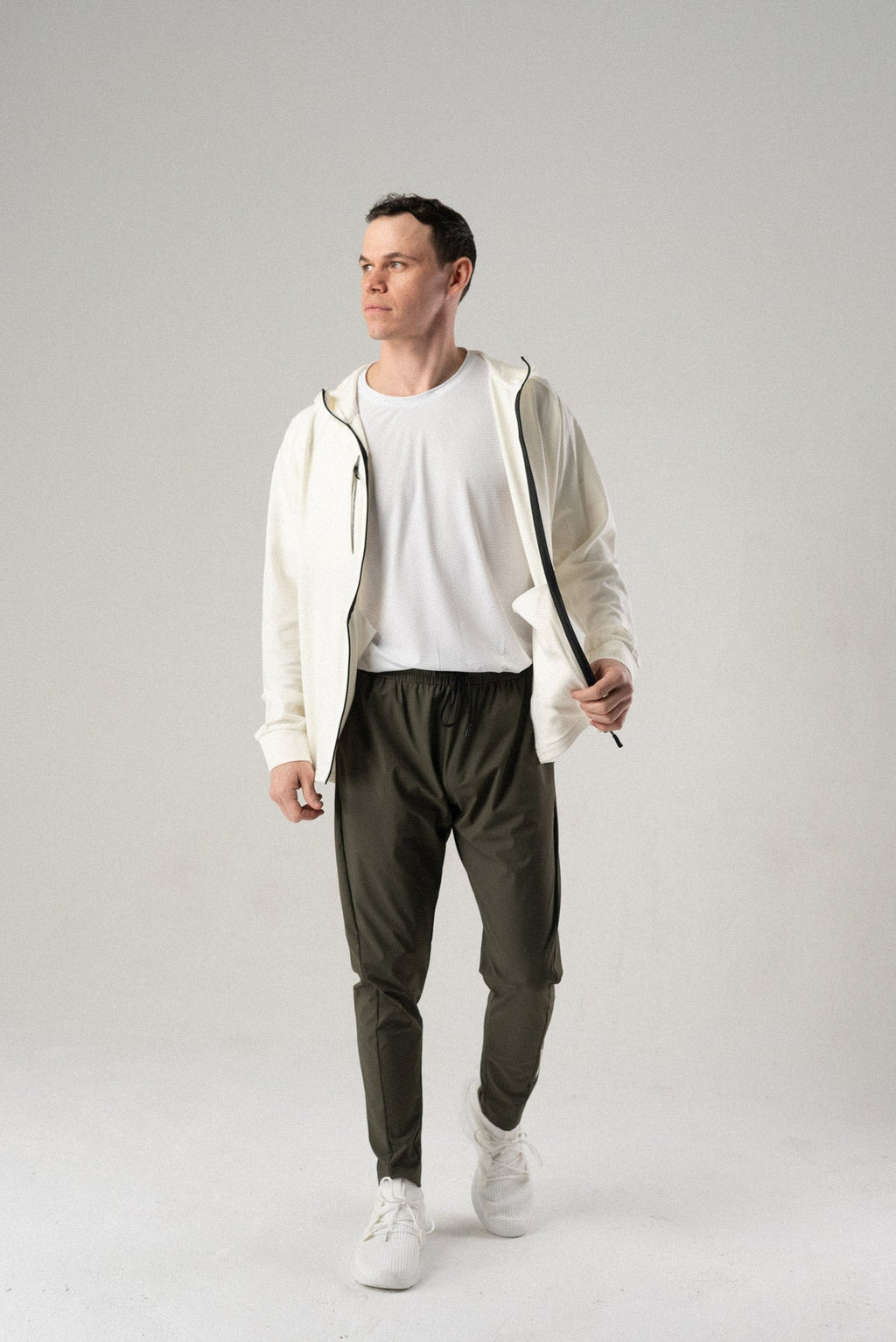 Men's grit V2 pants in dark olive with elastic waistband and tapered legs