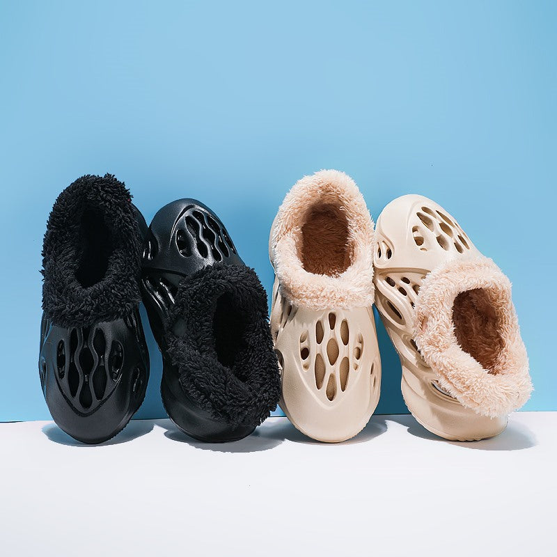 Kids’ cotton hole shoes with fuzzy lining, black and beige slip-on clogs