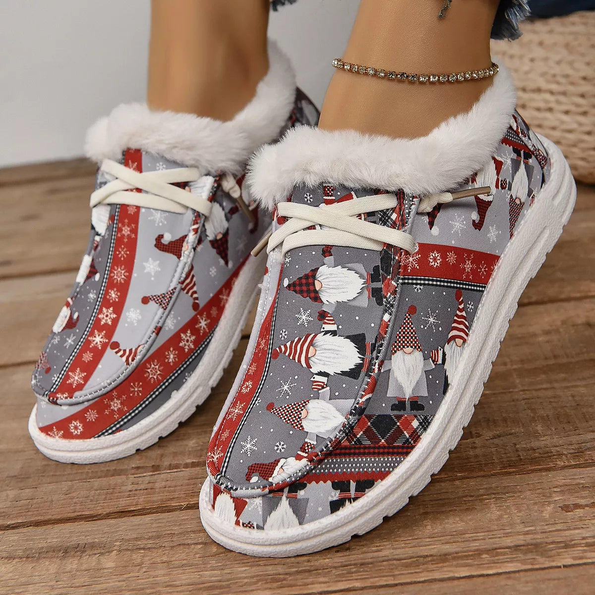 Christmas print round-toe sneakers with faux fur lining and white lace-up sole