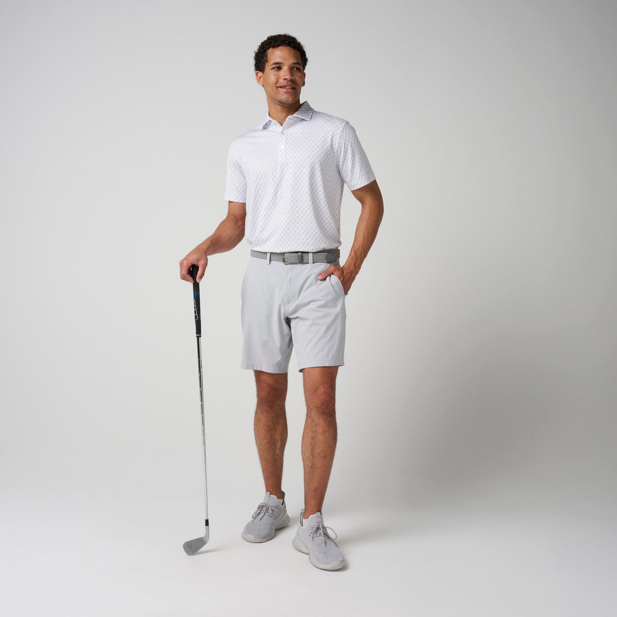 Light patterned polo shirt with button-up collar and short sleeves, full body