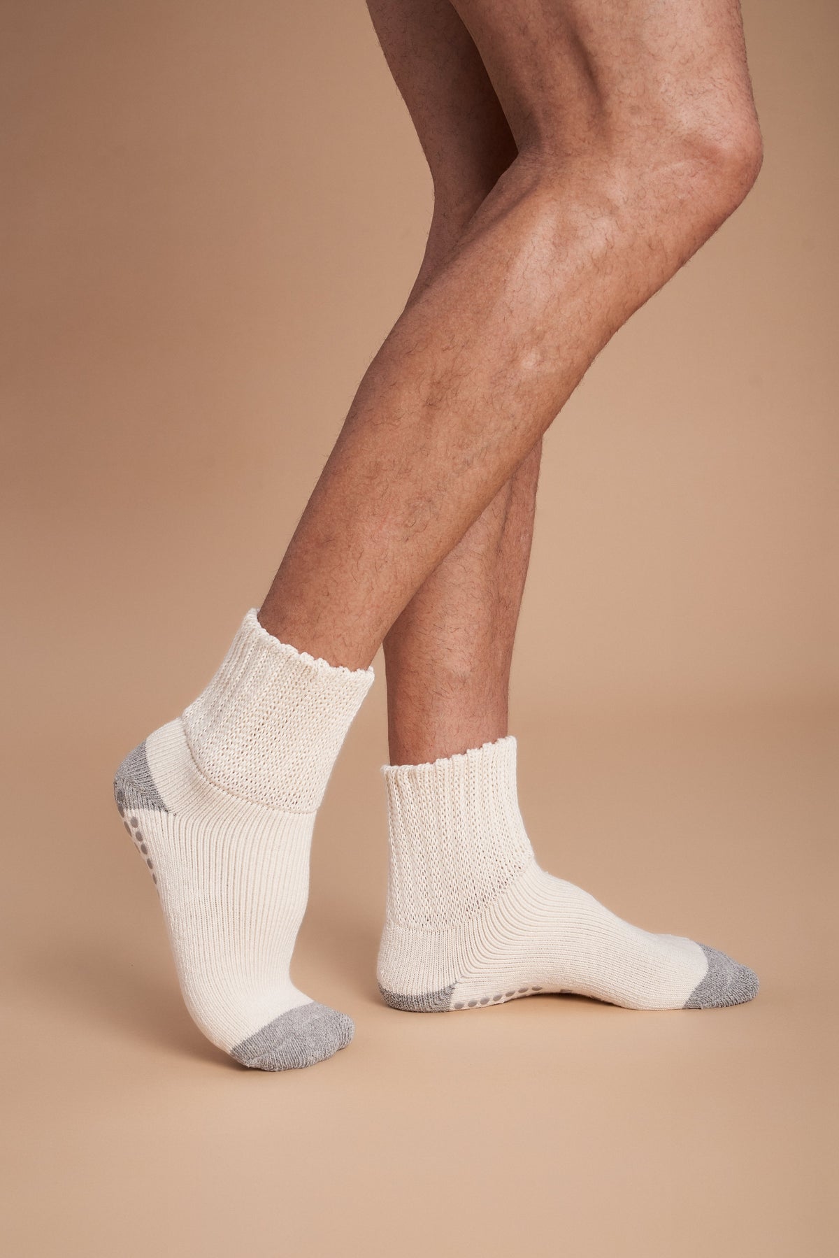 Men's crew socks, off-white with gray toe and relaxed ribbed cuff