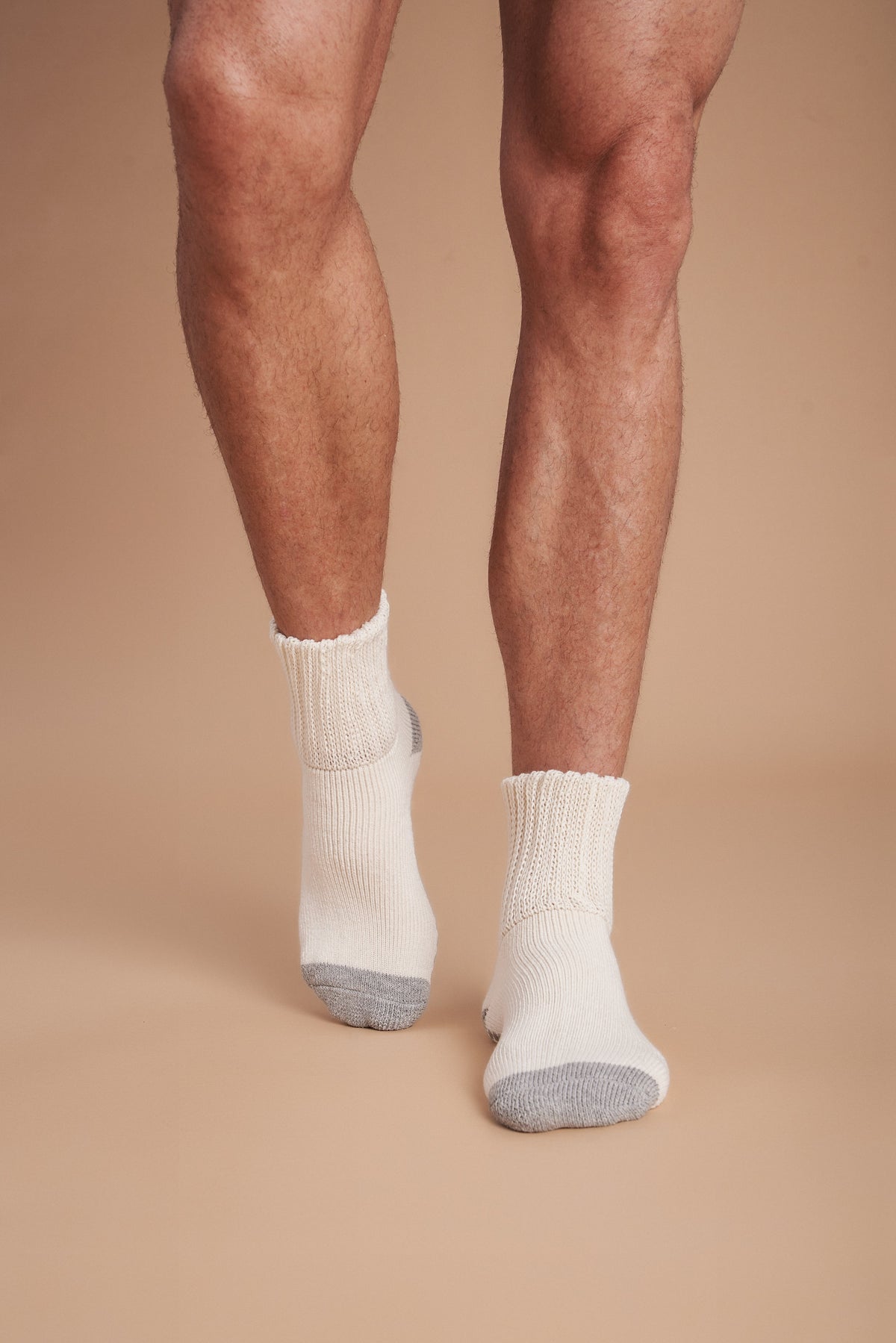 Men's crew socks pair, off-white with gray toe and heel cushioning
