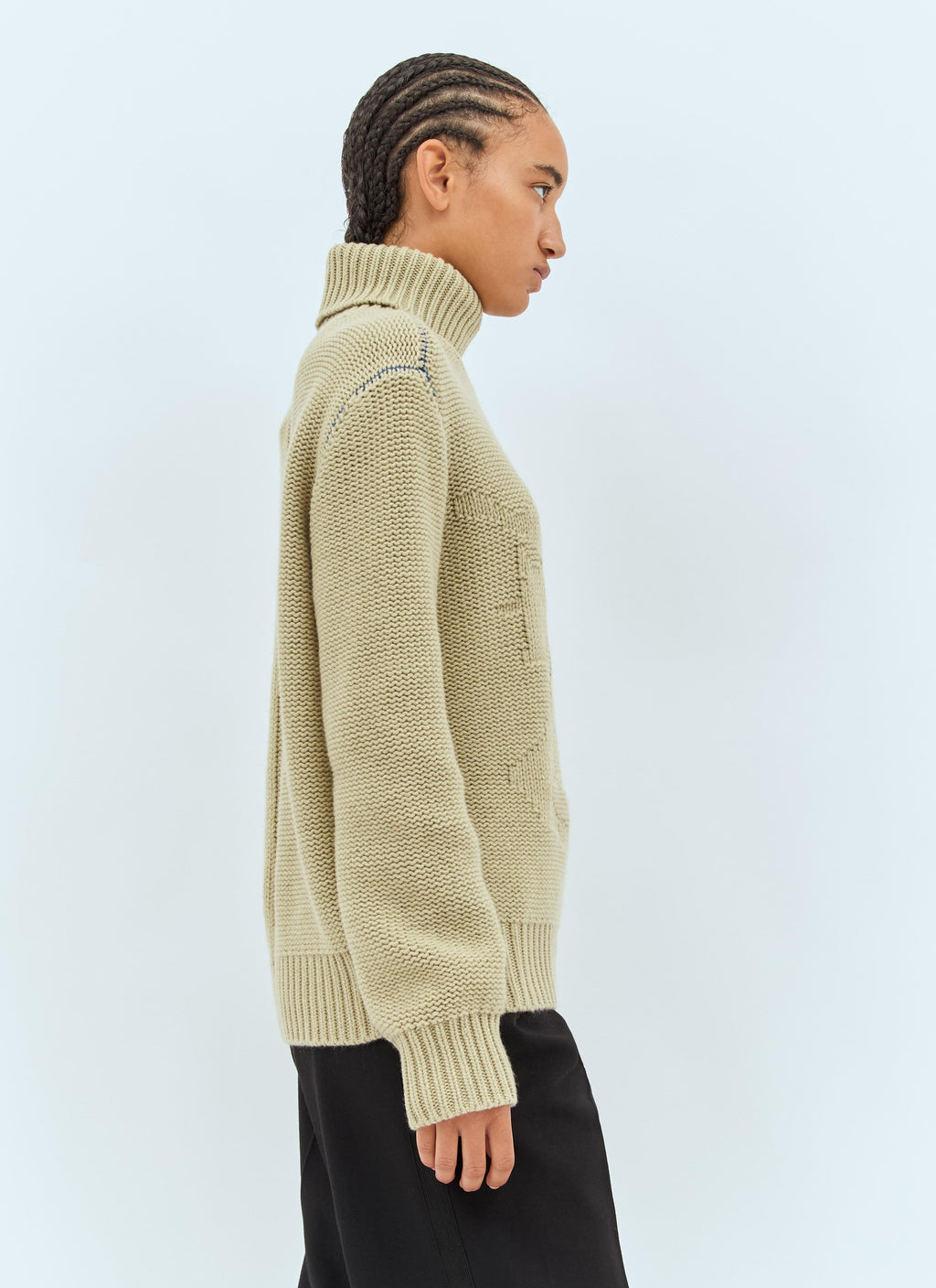 Women’s cream cashmere sweater with high turtleneck and ribbed cuffs and hem