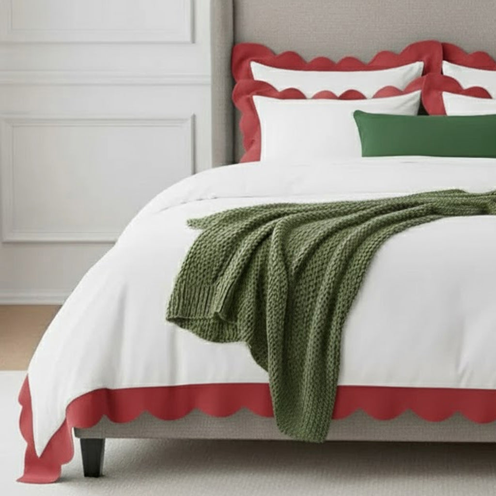 Cotton duvet cover set with wavy scalloped border, white with red trim