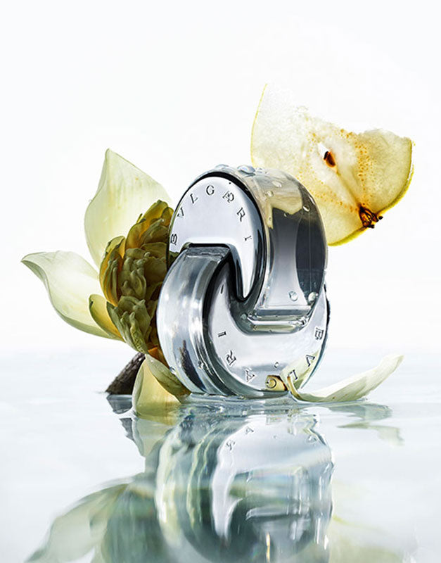 bvlgari Omnia Crystalline eau de toilette with silver bottle and pale flowers