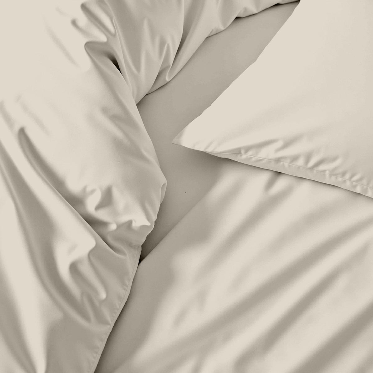 Sateen bedding set detail: smooth light beige/taupe pillow and comforter fabric