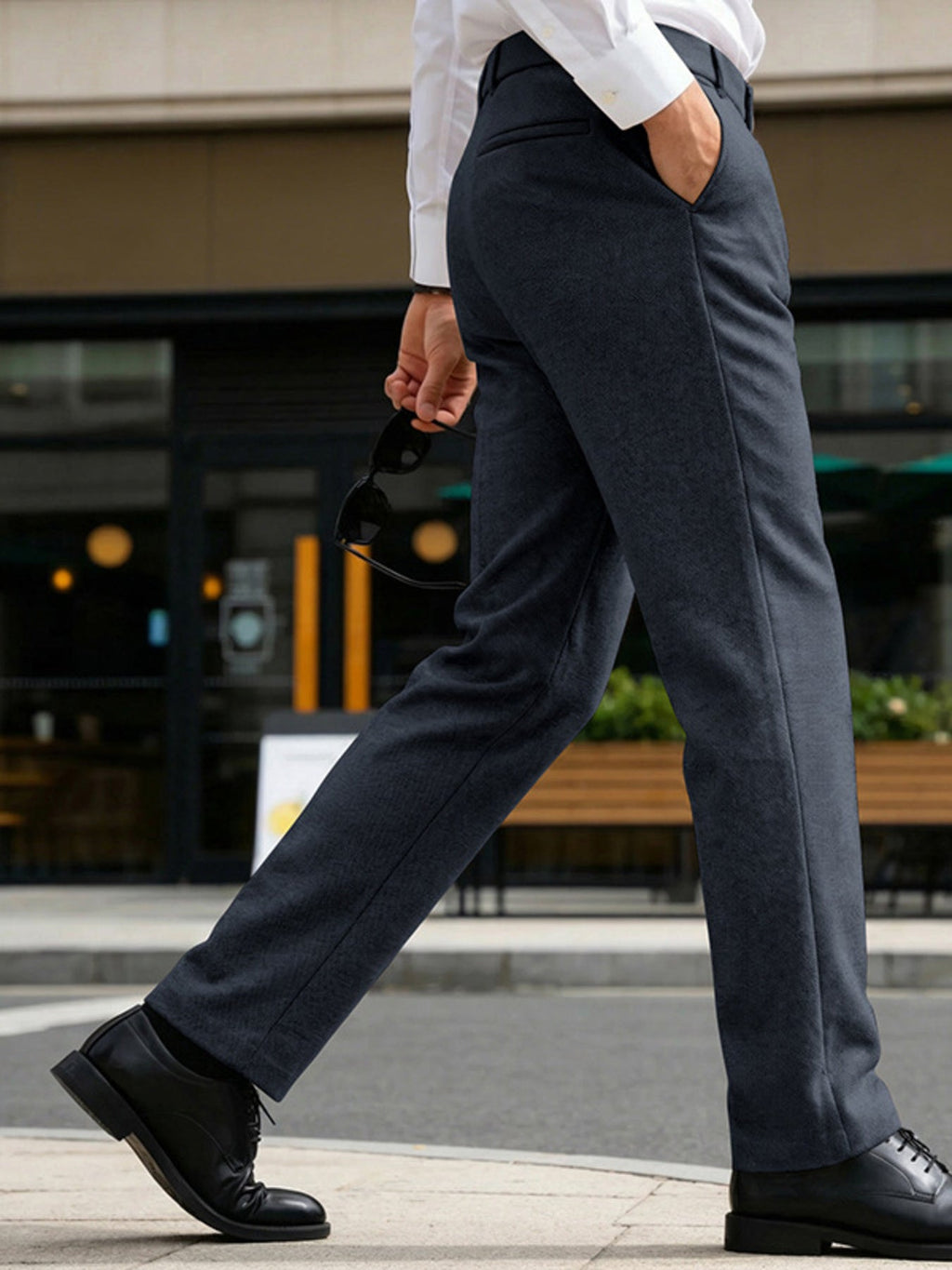 Classic fit dress pants, dark navy, straight hem and slanted side pockets