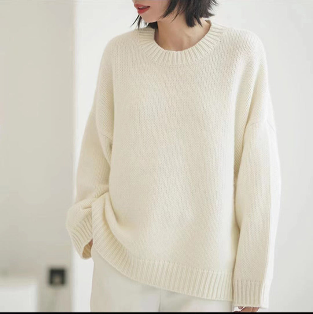 Plus-size crew-neck pullover sweater, loose fit, off-white knit