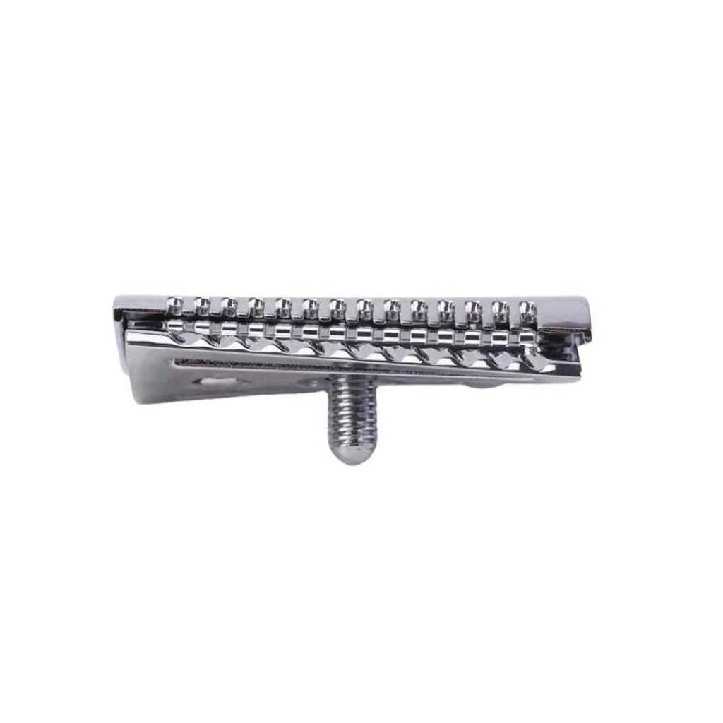 Safety razor head with short comb teeth and central pivot post