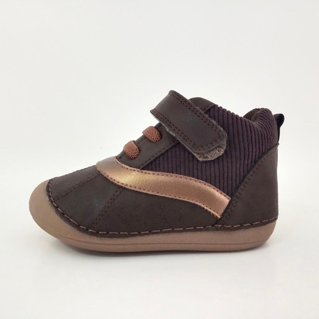 Kids barefoot boot, dark brown suede with ribbed collar, tan accent, hook strap