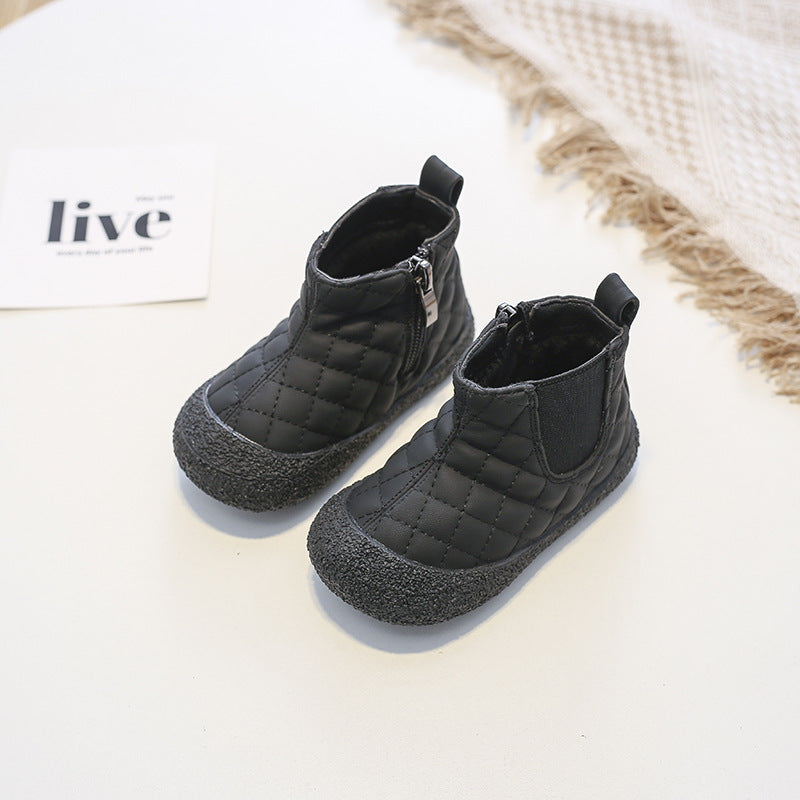 Soft-soled cotton child boots in black, quilted upper with side elastic gore and pull tab