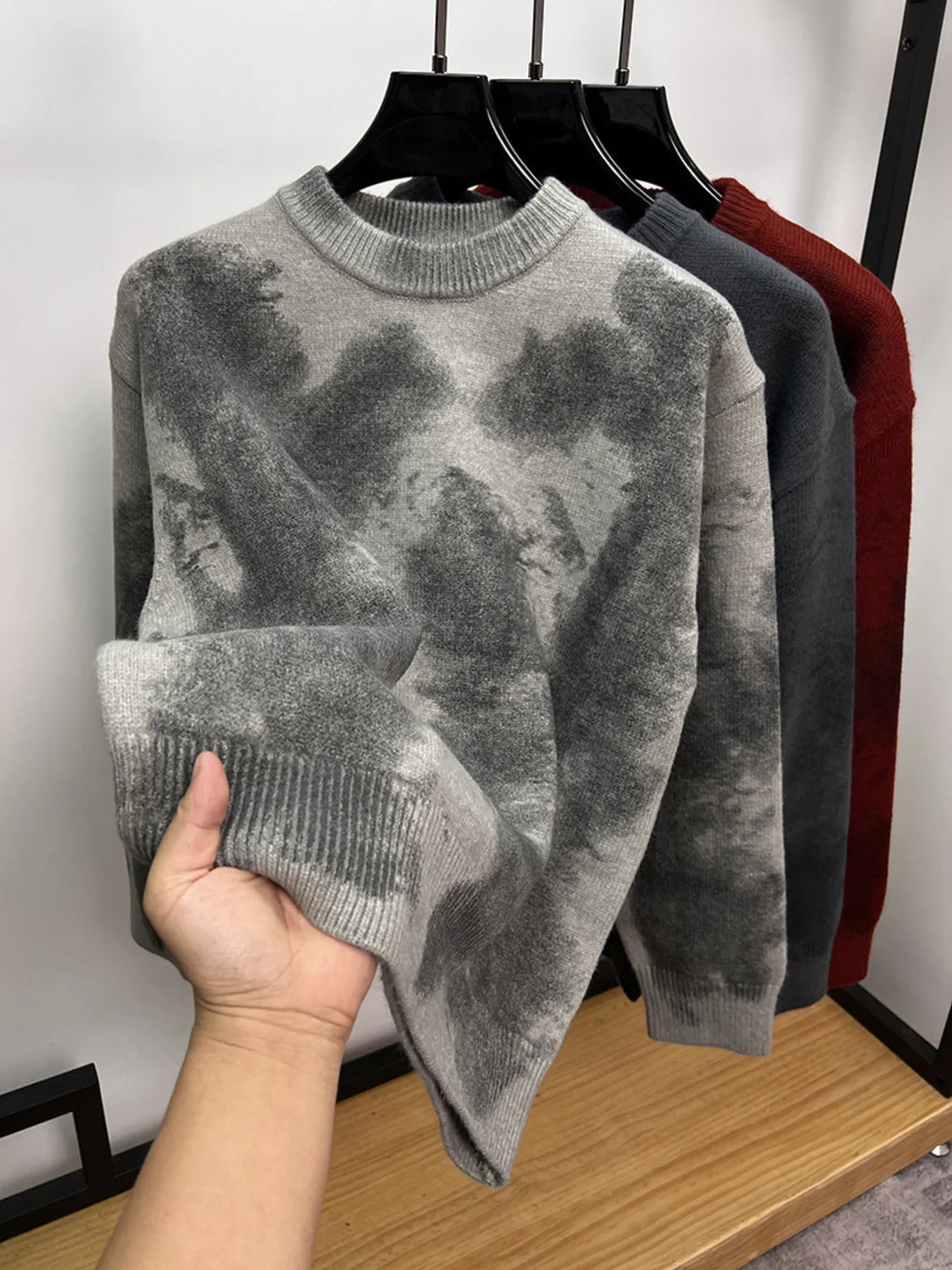 Men's plus size ribbed hem round neck sweater, light gray with dark tie-dye style pattern