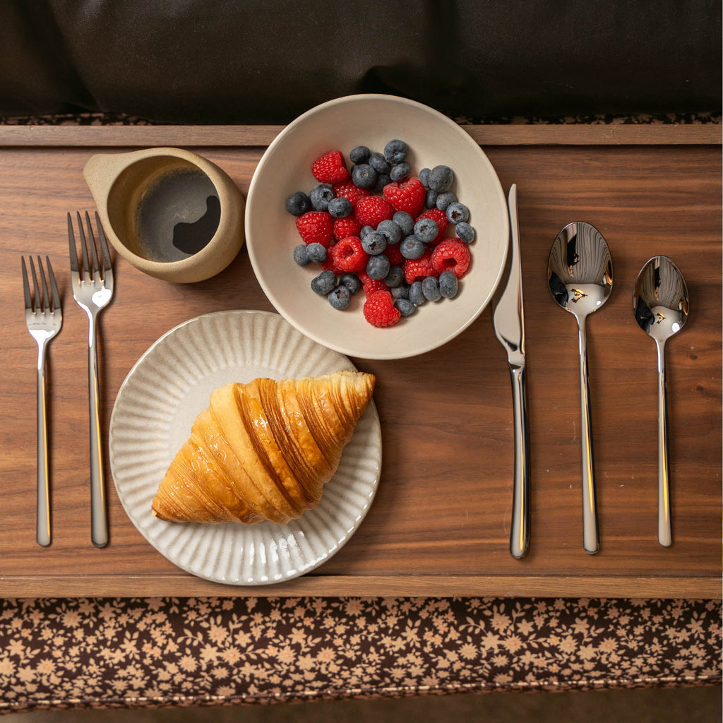 Gold and silver mirror-finish 20-piece flatware set, forks, knives, and spoons
