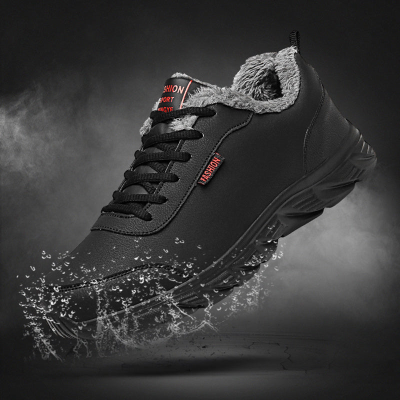 Men's black winter sneaker with plush collar, lace-up closure and water-splash texture.