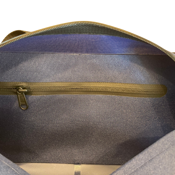 Waterproof waist pack (2.5L) inner close-up with gold-tone zipper track