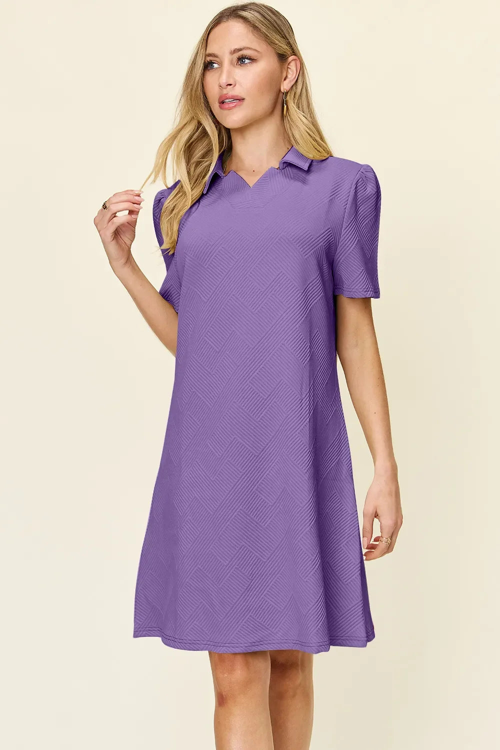 Lavender textured collared short-sleeve shift dress with V-neck collar