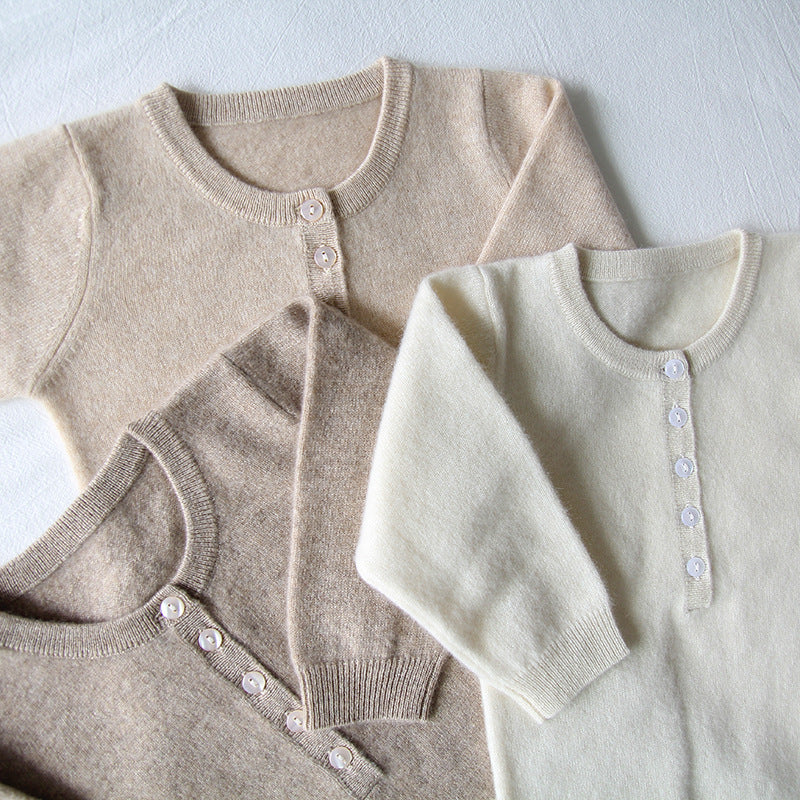 Cashmere pajama onesies, round neck and button placket, long sleeves in beige and cream