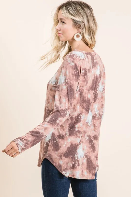 Tie-dye French terry V-neck top, long sleeves, pink and taupe speckled pattern