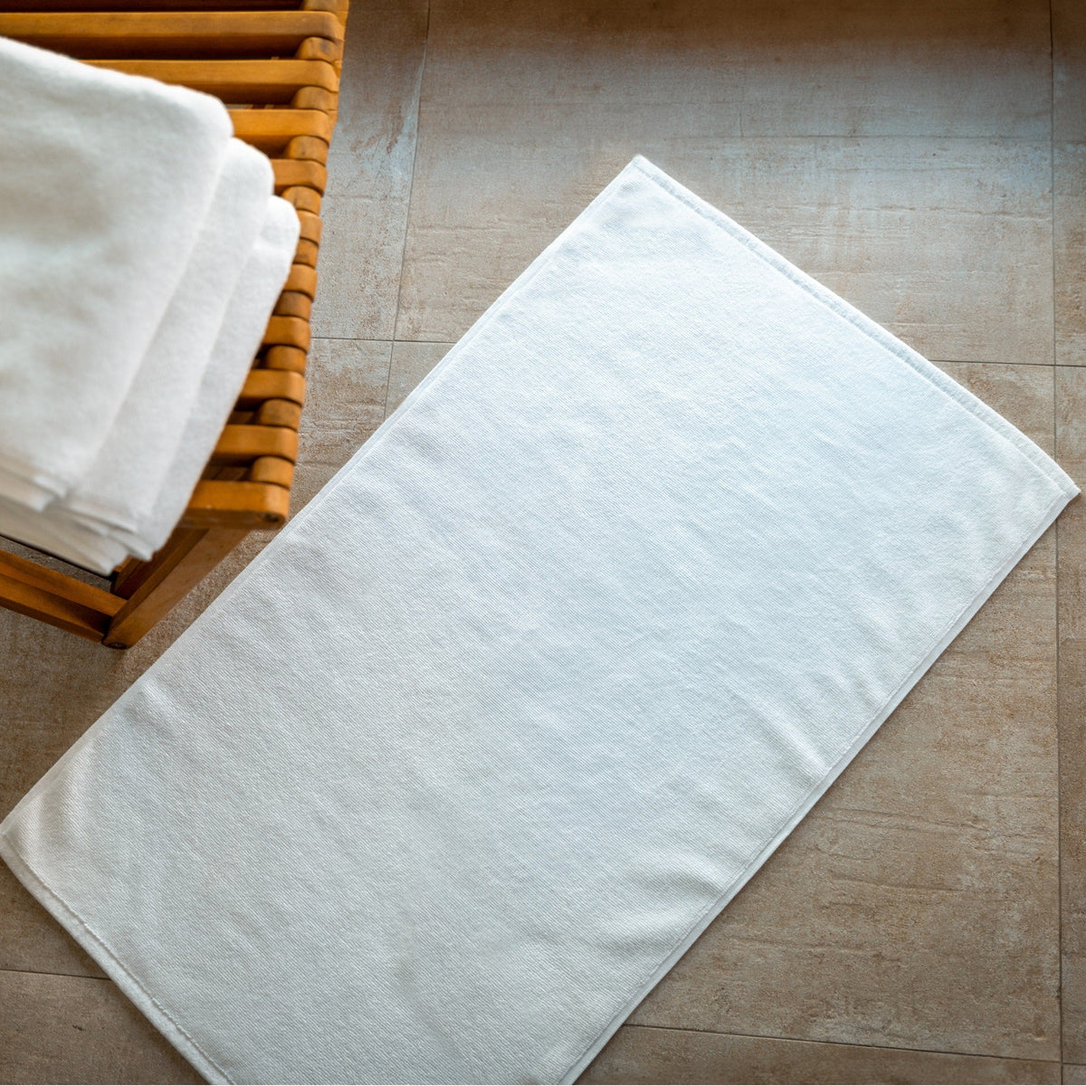 Light blue bath mat, rectangular with stitched border
