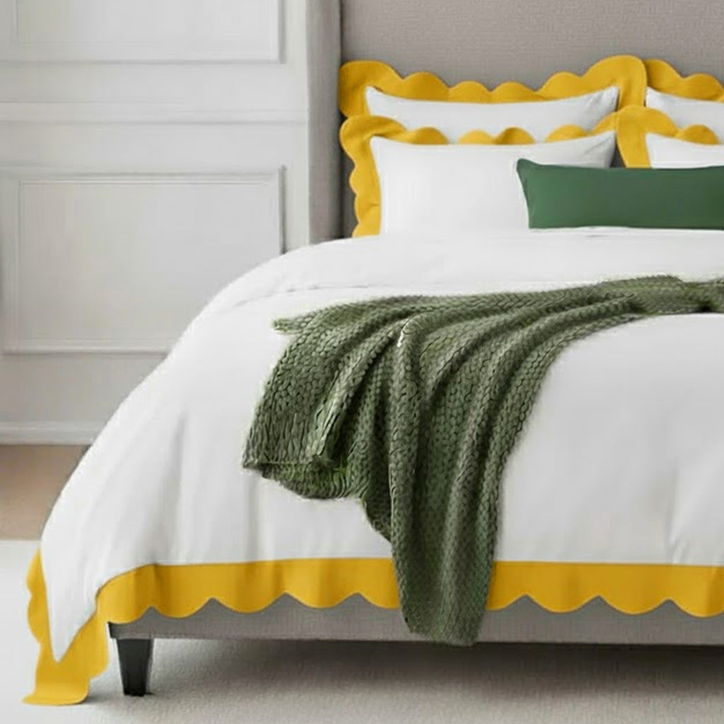 Cotton duvet cover set with wavy scalloped border, white with yellow trim