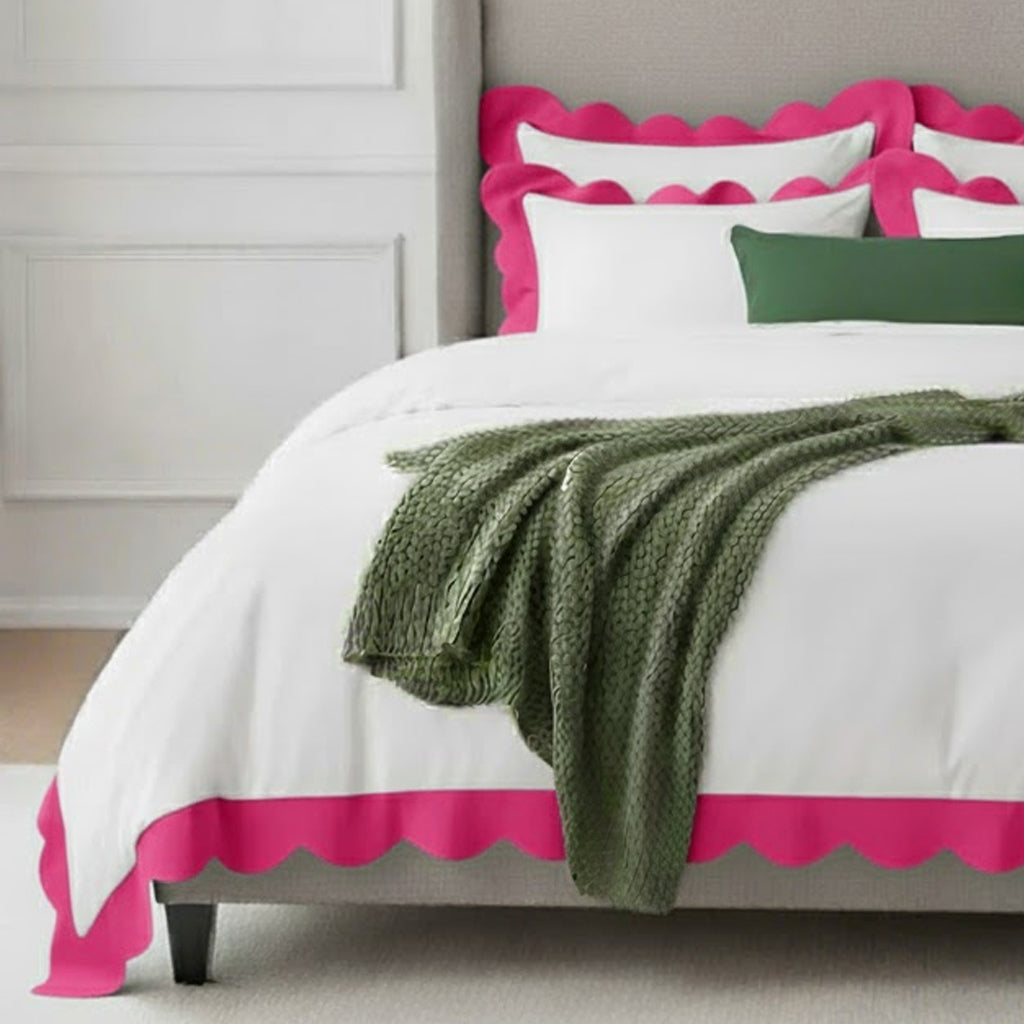 Cotton duvet cover set with wavy scalloped border, white with hot pink trim