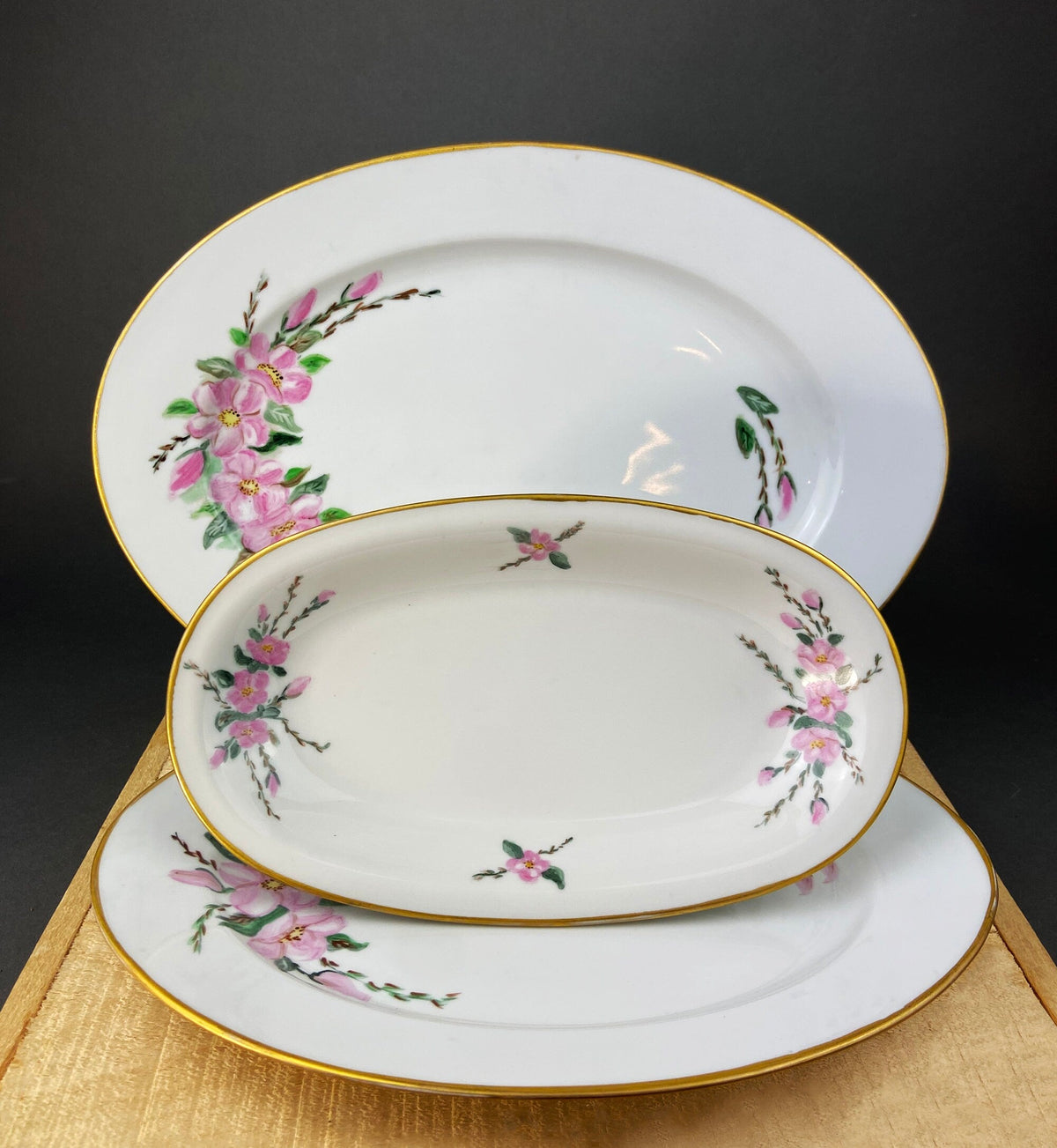 Porcelain oval platter with pink floral bouquet and thin gold edge