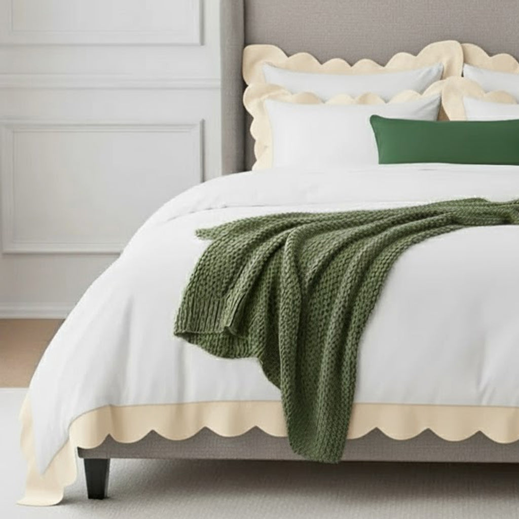 Cotton duvet cover set with wavy scalloped border, white with ivory trim