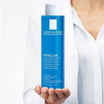 La Roche-Posay Effaclar face toner held by a person in a white lab coat