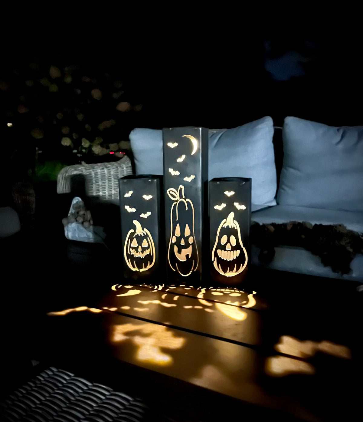 Night-glowing solar steel tube lights with jack-o-lantern and bat silhouettes