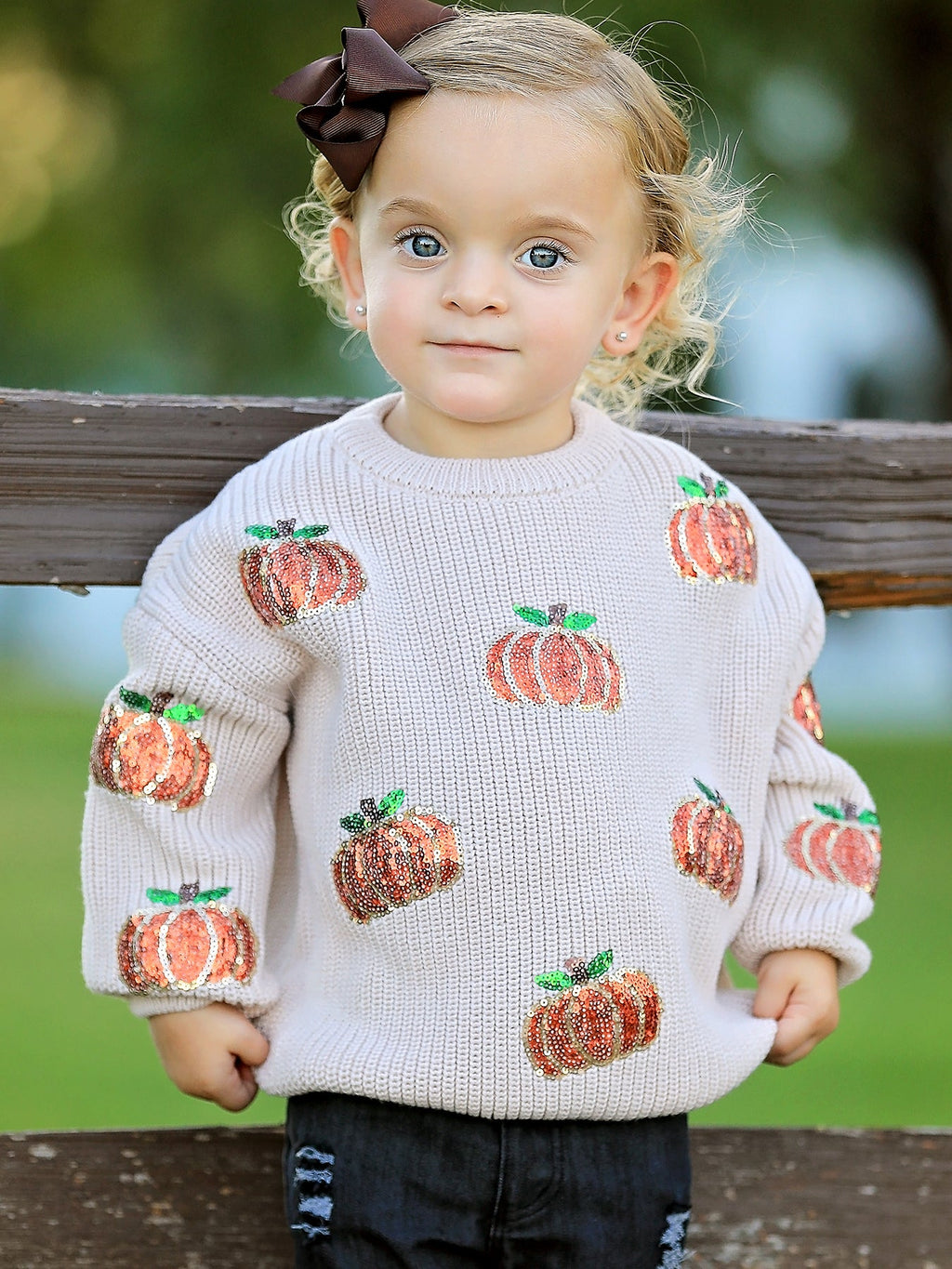 Kids beige knit sweater with sequined pumpkin graphics and long sleeves
