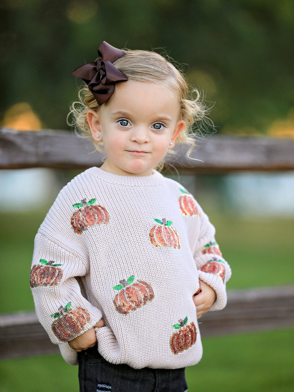 Kids beige knit sweater with sequined pumpkin pattern and ribbed cuffs