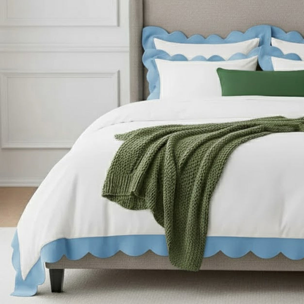 Cotton duvet cover set with wavy scalloped border, white with light blue trim