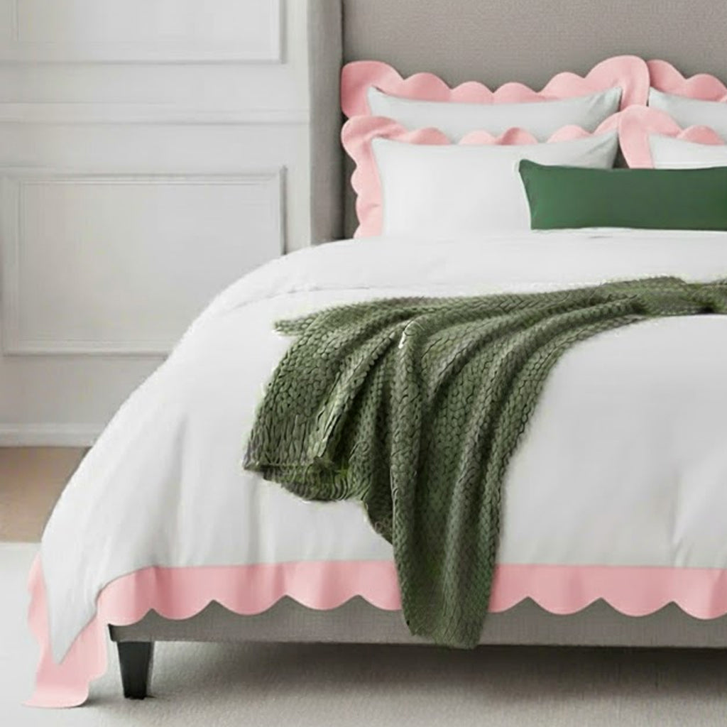 Cotton duvet cover set with wavy scalloped border, white with light pink trim