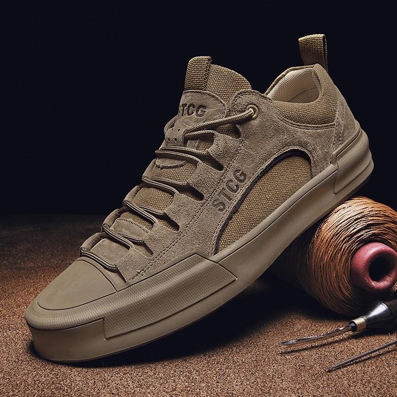 Men's tan lace-up sneakers, low-top with STCG logo and padded collar