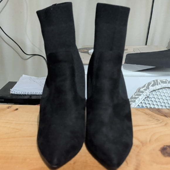 Black sock boots, ankle height, block heel, pull-on design